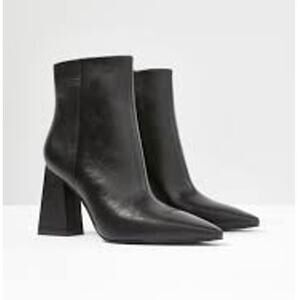 Marc Fisher Kulika Ankle Bootie Block Heel. Black Leather 6M